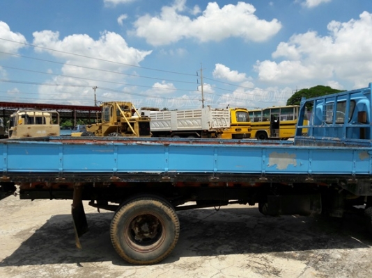 6 ล้อ กระบะคาร์โก้ พื้นเหล็ก ยี่ห้อ ISUZU รุ่น KS   เครื่อง 4BB1 4 สูบ 100 แรง