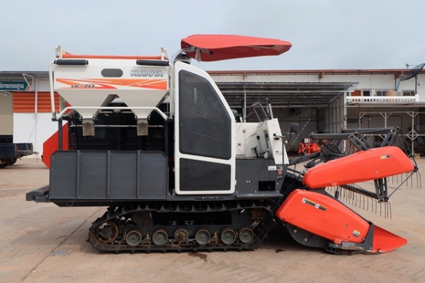 ขายรถเกี่ยวข้าวคูโบต้า DC70  ดาวน์ 150,000 บาท รถใหม่ใช้งานได้ปกติ