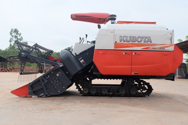 ขายรถเกี่ยวข้าวคูโบต้า DC70  ดาวน์ 150,000 บาท รถใหม่ใช้งานได้ปกติ