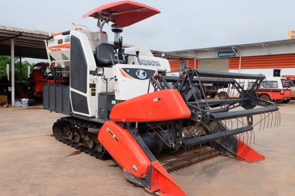 ขายรถเกี่ยวข้าวคูโบต้า DC70  ดาวน์ 150,000 บาท รถใหม่ใช้งานได้ปกติ