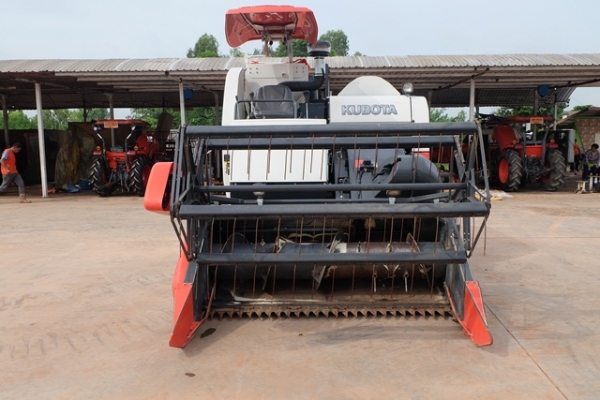 ขายรถเกี่ยวข้าวคูโบต้า DC70  ดาวน์ 150,000 บาท รถใหม่ใช้งานได้ปกติ