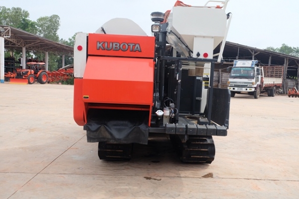 ขายรถเกี่ยวข้าวคูโบต้า DC70  ดาวน์ 150,000 บาท รถใหม่ใช้งานได้ปกติ