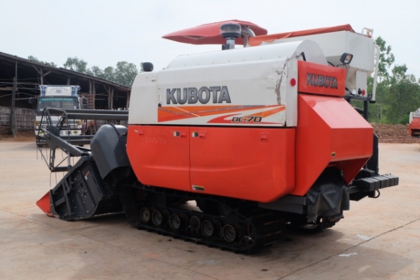 ขายรถเกี่ยวข้าวคูโบต้า DC70  ดาวน์ 150,000 บาท รถใหม่ใช้งานได้ปกติ