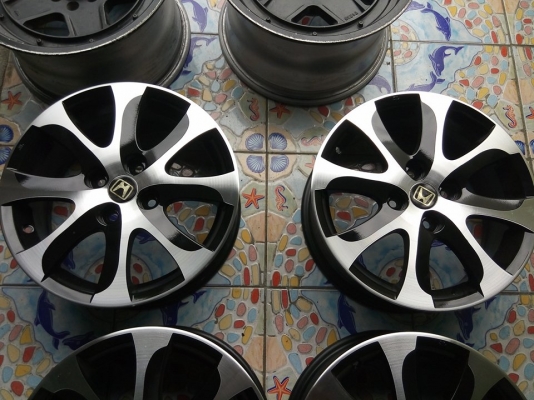 ขอบ 15 กว้าง 6 นิ้ว ใส่รถ 4 รู 100 ได้หลายรุ่น