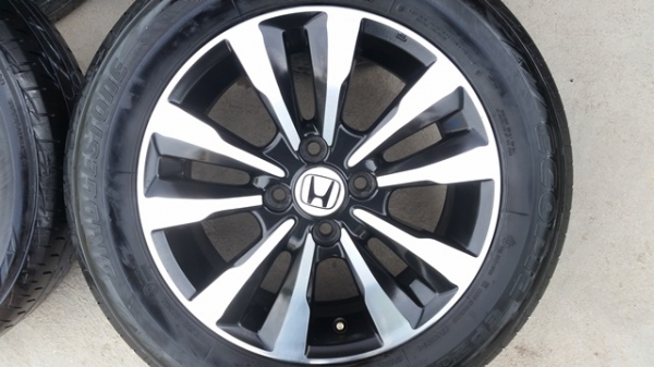 ขายล้อHONDA CITY 15 หน้าดำเงา ยางปี 15 4 ล้อ
