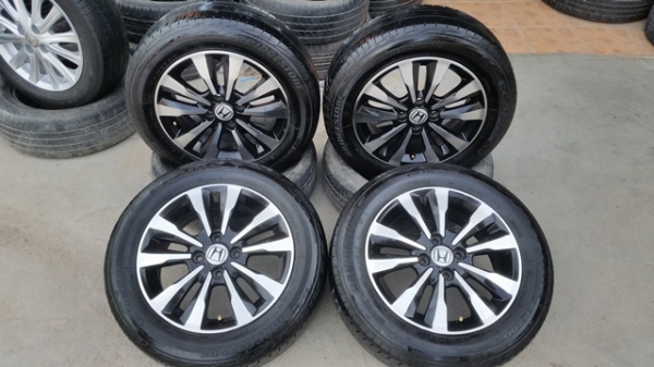 ขายล้อHONDA CITY 15 หน้าดำเงา ยางปี 15 4 ล้อ