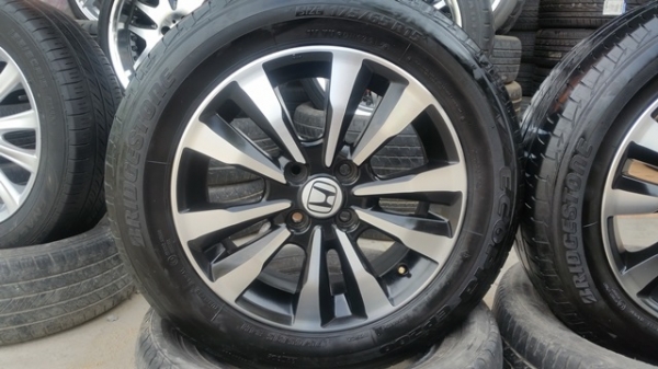 ขายล้อHONDA CITY 15 หน้าดำเงา ยางปี 15 4 ล้อ