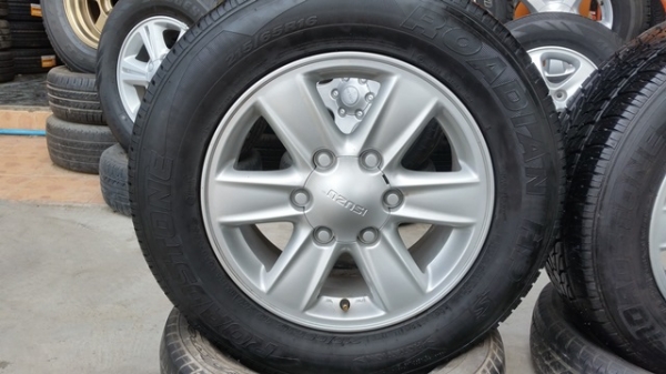 ขายล้อISUZU All 16 ยาง215/65/16 ปี 15  4 ล้อ