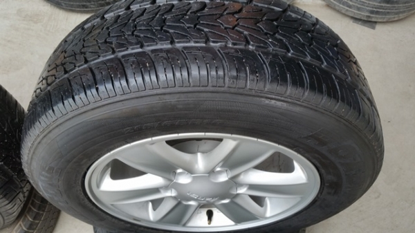 ขายล้อISUZU All 16 ยาง215/65/16 ปี 15  4 ล้อ
