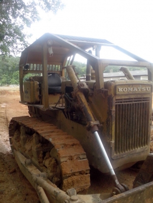 ขายรถแทรคเตอร์ KOMATSU D50A-15 ห้องเลี้ยวแห้ง มีเขาล้มไม้ ราคา 350000 ขายรถแทรคเตอร์ KOMATSU D50A-15 ห้องเลี้ยวแห้ง มีเขาล้มไม้ ราคา 350000
