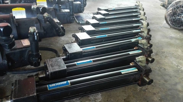 มอเตอร์ปั้มไฮดรอลิคVICKERS Made in USA.มอเตอร์ BALDOR 1.5 HP 950 RPM 380V พร้อมกระบอกไฮดรอลิคของVICKERS งานUSAทั้งหมดมาเทสก่อนได้!!