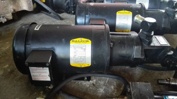 มอเตอร์ปั้มไฮดรอลิคVICKERS Made in USA.มอเตอร์ BALDOR 1.5 HP 950 RPM 380V พร้อมกระบอกไฮดรอลิคของVICKERS งานUSAทั้งหมดมาเทสก่อนได้!!