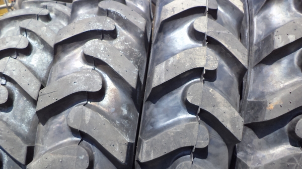 ยางหล่อ 1100-20 สภาพสวยทั้งภายใน+ภายนอก ครับ ยางหล่อ 1100-20 สภาพสวยทั้งภายใน+ภายนอก ครับ