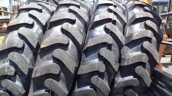 ยางหล่อ 1100-20 สภาพสวยทั้งภายใน+ภายนอก ครับ