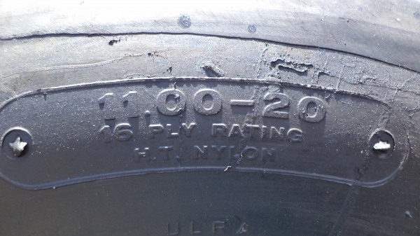 ยางหล่อ 1100-20 สภาพสวยทั้งภายใน+ภายนอก ครับ ยางหล่อ 1100-20 สภาพสวยทั้งภายใน+ภายนอก ครับ