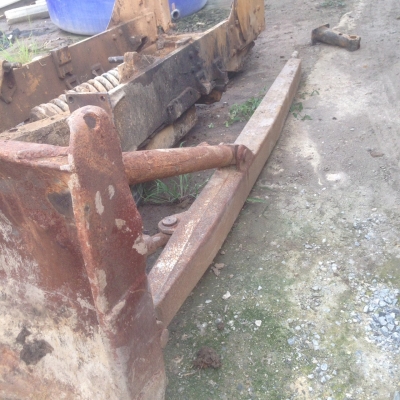 ผานดันหน้า Cat D4D