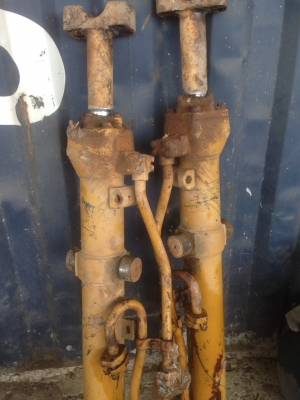 กระบอกไฮโดรลิค คู่หน้าCat D4D