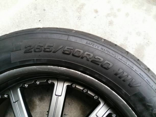 ขอบ20นิ้ว6รู พร้อมยาง สวยๆ 4 ล้อ ลดราคาเหลือ 7700 บาท