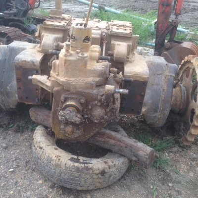 เฟื่องท้าย พร้อมเกียร์ Cat D4D