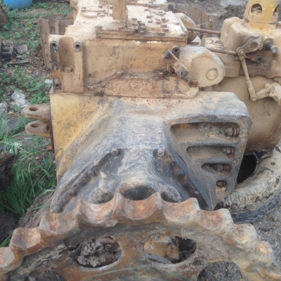 เฟื่องท้าย พร้อมเกียร์ Cat D4D