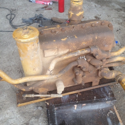 ถังไฮโดรลิค พร้อมคอนโทรใน Cat D4D