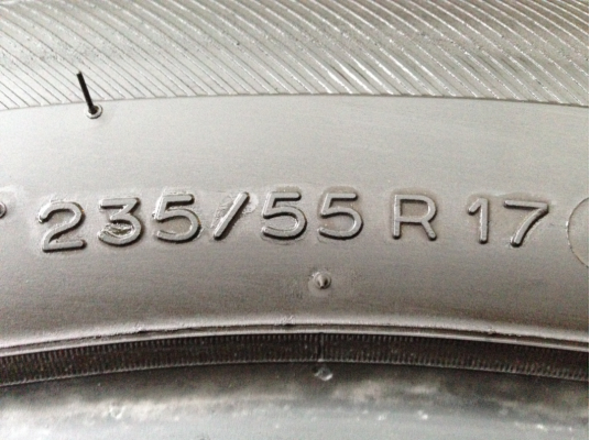 ยาง Michelin 235 55 17 กลางปี13 ดอกเต็ม ราคาไม่แพง ยาง Michelin 235 55 17 กลางปี13 ดอกเต็ม ราคาไม่แพง