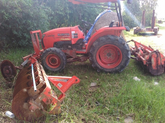 ขายรถไถนาคูโบต้า36แรงL3608เล่มพร้อมอุปกรณ์ครบ1800ซม.ราคา230000