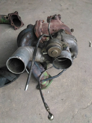 เทอร์โบRB25 มาพร้อมเฮดเดอร์ใส่1JZ-GTE-VVTI รับประกันควันไม่ไหล แต่เฮดรั่ว หน้าแปลนดี ฿3,000  อยู่ดอนเมือง 0890671028