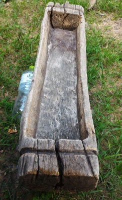 รางไม้โบราณขนาดใหญ่ ขุดด้วยมือ ไม้เนื้อแข็งหนักมากๆ อายุ 80ปีขึ้นไป ลวดลายธรรมชาติ ใช้ตกแต่งบ้าน ร้านค้า จัดสวนหย่อม ปลูกไม้ดอกไม้ประดับ สวยแปลก