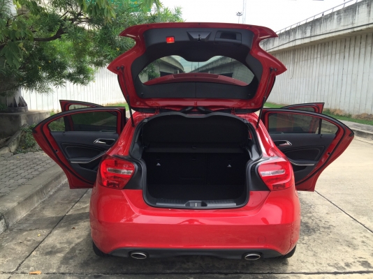 2016 MERCEDES-BENZ A180 URBAN รถสวยมาก สีสดสุดๆ น่าใช้มากๆ ประหยัดสุดๆ