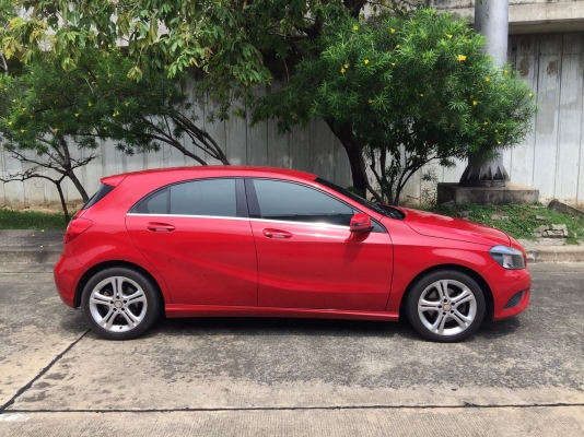 2016 MERCEDES-BENZ A180 URBAN รถสวยมาก สีสดสุดๆ น่าใช้มากๆ ประหยัดสุดๆ