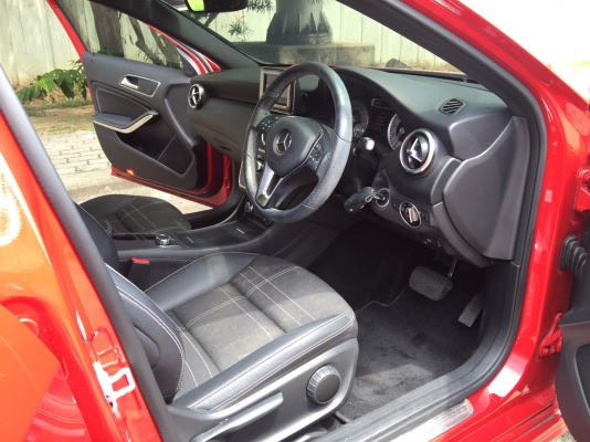 2016 MERCEDES-BENZ A180 URBAN รถสวยมาก สีสดสุดๆ น่าใช้มากๆ ประหยัดสุดๆ