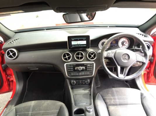 2016 MERCEDES-BENZ A180 URBAN รถสวยมาก สีสดสุดๆ น่าใช้มากๆ ประหยัดสุดๆ