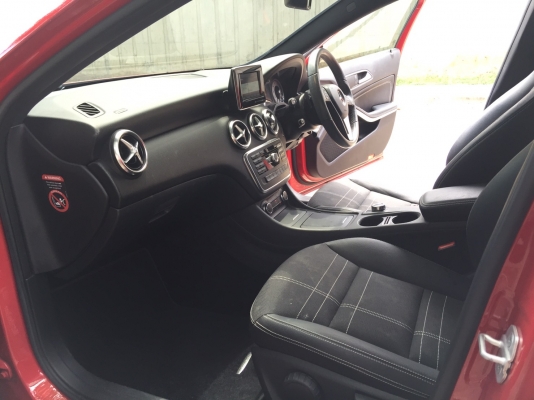 2016 MERCEDES-BENZ A180 URBAN รถสวยมาก สีสดสุดๆ น่าใช้มากๆ ประหยัดสุดๆ