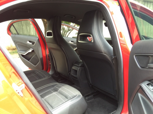 2016 MERCEDES-BENZ A180 URBAN รถสวยมาก สีสดสุดๆ น่าใช้มากๆ ประหยัดสุดๆ