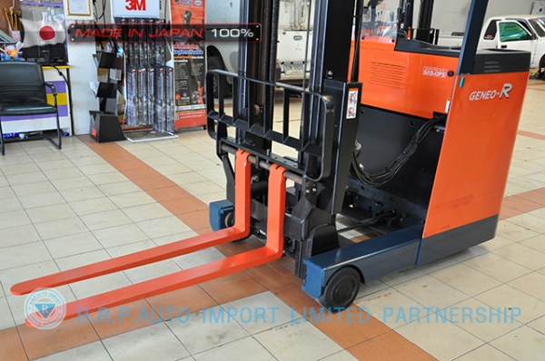 ขายรถโฟล์คลิฟท์ไฟฟ้ามือสอง TOYOTA 7FBRS10-10700 ราคา 225,000 บาท นำเข้าจากประเทศญี่ปุ่น 100\% ไม่เคยใช้งานในไทย