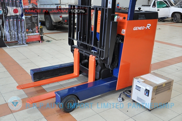 ขายรถโฟล์คลิฟท์ไฟฟ้ามือสอง TOYOTA รุ่น 7FBRS18-10049 ราคา 215,000 บาท นำเข้าจากประเทศญี่ปุ่น 100\% ไม่เคยใช้งานในไทย