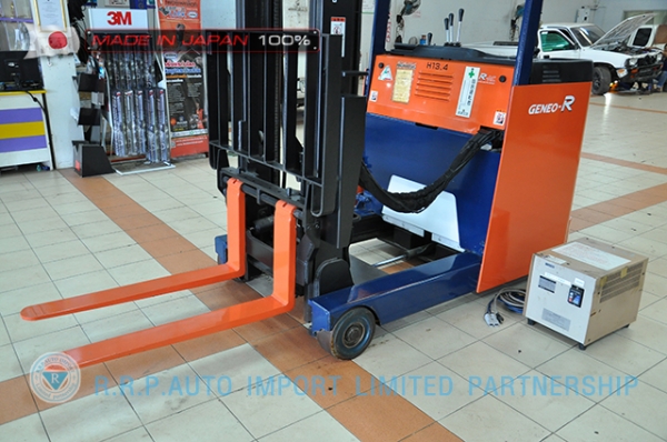 ขายรถโฟล์คลิฟท์ไฟฟ้ามือสอง TOYOTA รุ่น 7FBRS18-10049 ราคา 215,000 บาท นำเข้าจากประเทศญี่ปุ่น 100\% ไม่เคยใช้งานในไทย