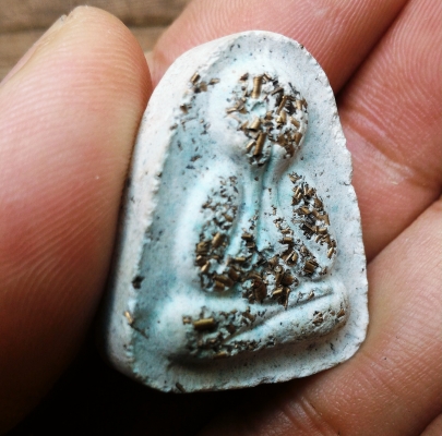 พระปิดตา หลวงปู่ทิม หลวงพ่อสาครเสก ด้านหน้าโรยแร่โลหะพิเศษ ด้านหลังยันต์ประจำตัวหลวงปู่