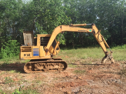 ขายรถแบคโฮ KOMATSU PC60-1 มีแอร์มีปุ้งกี๋ สภาพดี สนใจโทร 081-970-1072