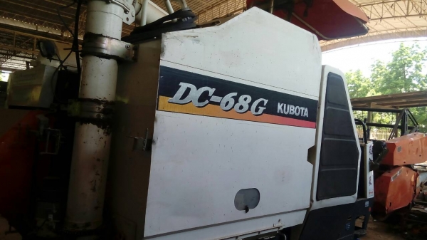 รถเกี่ยวข้าว DC 68 g  ปี 54  ชั่วโมง 1068