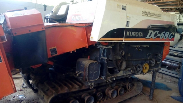 รถเกี่ยวข้าว DC 68 g  ปี 54  ชั่วโมง 1068