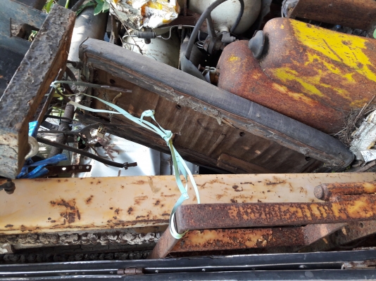 Forklift 1.5 ตัน ขายเป็นอะไหล่ กระบอกครบ