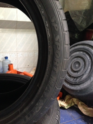 ขายยางDunrop 275/40/18  ปีผลิต 1313 RUN FLATE  MADE IN GERMANY