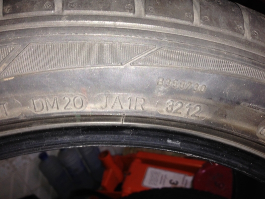 ขายยางDunrop 275/40/18  ปีผลิต 1313 RUN FLATE  MADE IN GERMANY