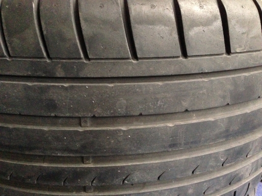 ขายยางDunrop 275/40/18  ปีผลิต 1313 RUN FLATE  MADE IN GERMANY