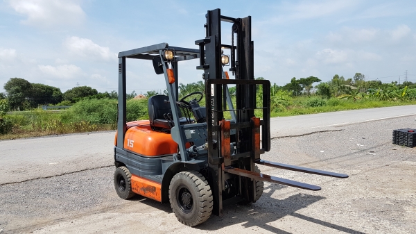 ขายด่วนรถยกTOYOTA 6FG15ยก1.5ตันยกสูง3เมตรรถนอกเพิ่งนำเข้ามายังไม่เคยใช้งานในเมืองไทยเลย