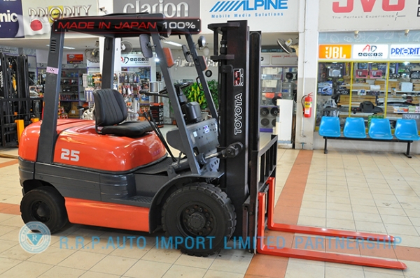 ขายรถโฟล์คลิฟท์มือสอง TOYOTA รุ่น 6FG25-10919 ราคา 275,000 บาท นำเข้าจากประเทศญี่ปุ่น 100\% ไม่เคยใช้งานในประเทศไทยย