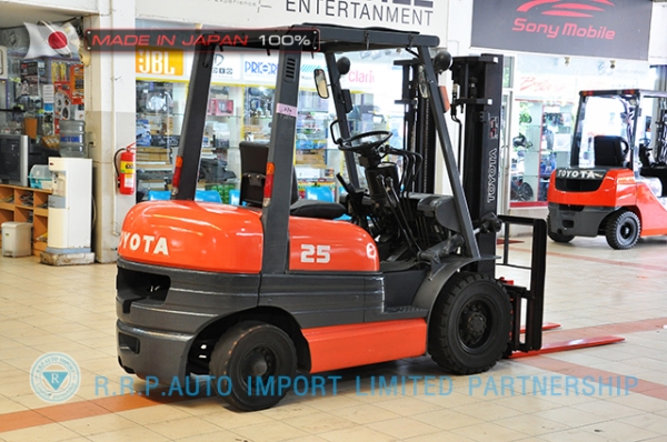 ขายรถโฟล์คลิฟท์มือสอง TOYOTA รุ่น 6FG25-10919 ราคา 275,000 บาท นำเข้าจากประเทศญี่ปุ่น 100\% ไม่เคยใช้งานในประเทศไทยย