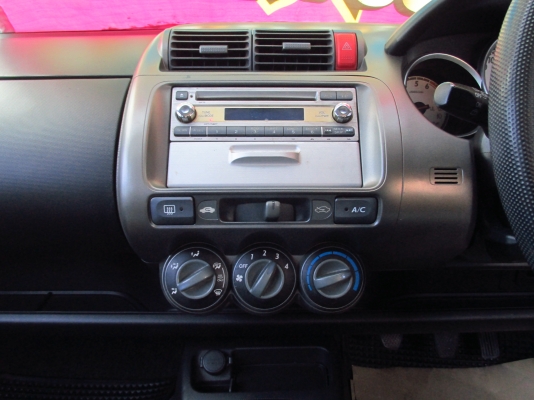 **ด่วนๆจ้า** โปรโมชั่นพิเศษ ออกรถ 10,000 บาทHONDA JAZZ 1.5MT ปี2004